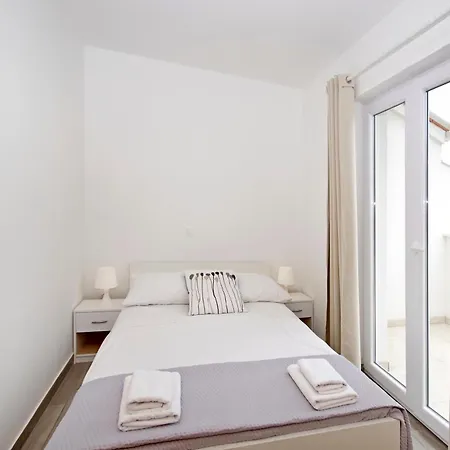 Apartments Frado Novalja Exterior photo