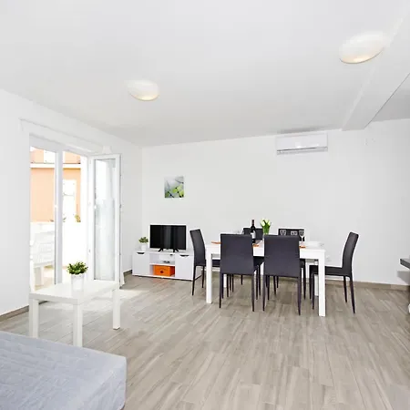 Apartments Frado Novalja Exterior photo